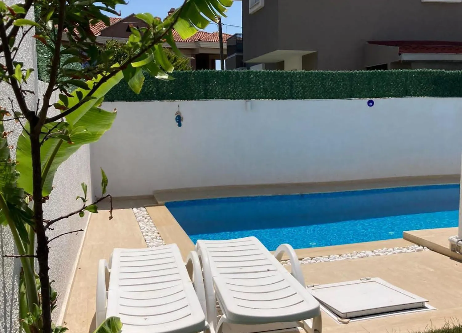 Alacatida Havuzlu Villa Cesme